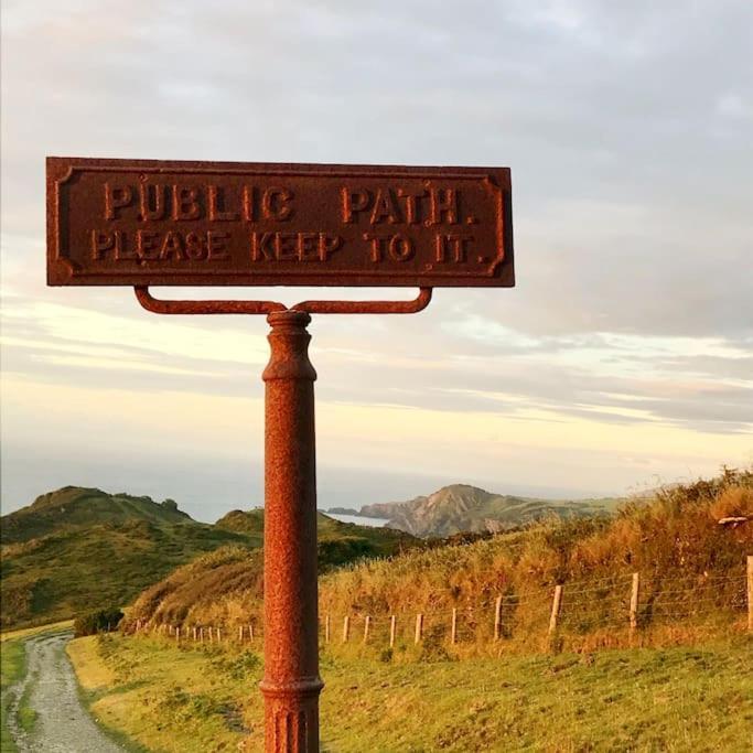Paramount Apartments Ilfracombe, Arty Seaside Holiday Apartments Bagian luar foto