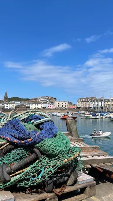 Paramount Apartments Ilfracombe, Arty Seaside Holiday Apartments Bagian luar foto