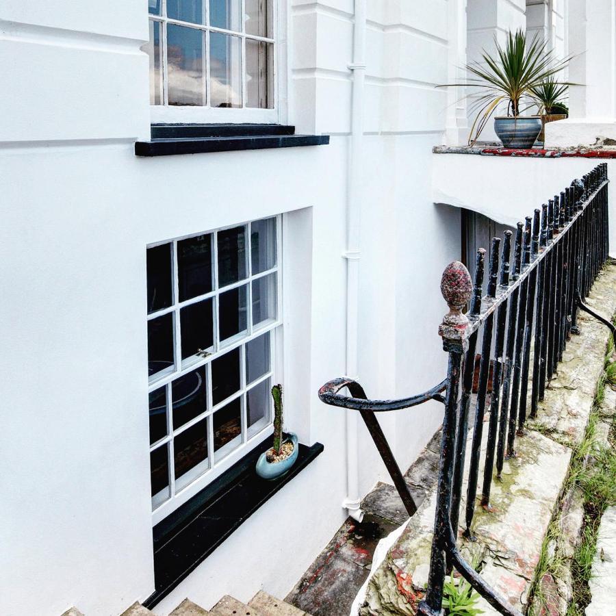 Paramount Apartments Ilfracombe, Arty Seaside Holiday Apartments Bagian luar foto