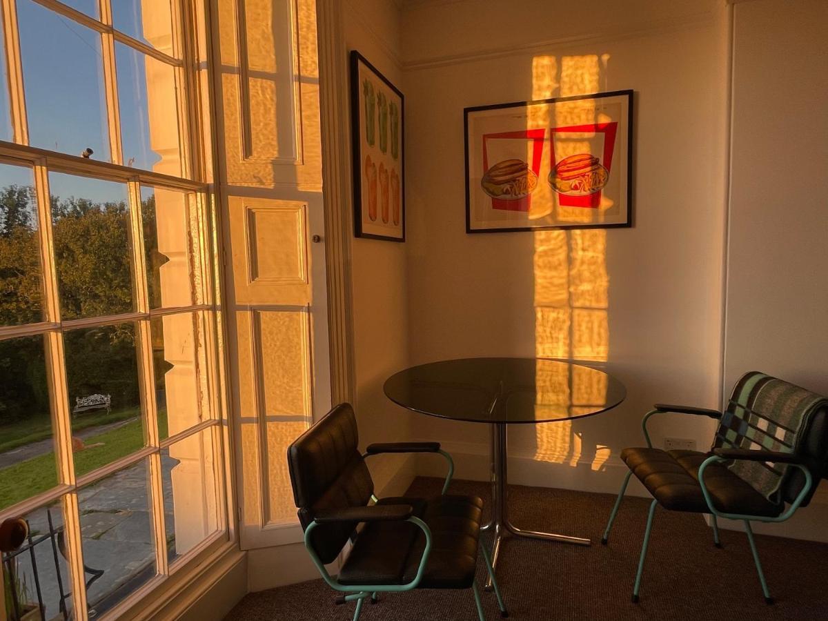 Paramount Apartments Ilfracombe, Arty Seaside Holiday Apartments Bagian luar foto