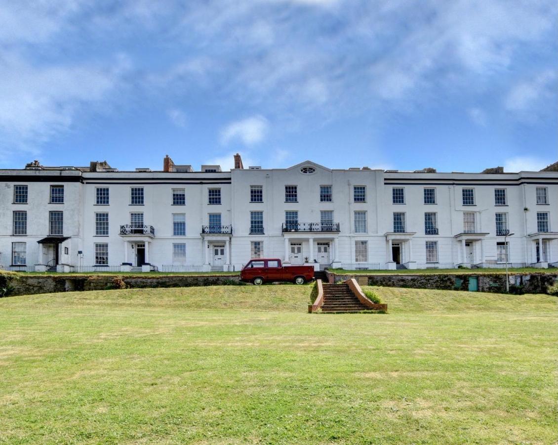Paramount Apartments Ilfracombe, Arty Seaside Holiday Apartments Bagian luar foto