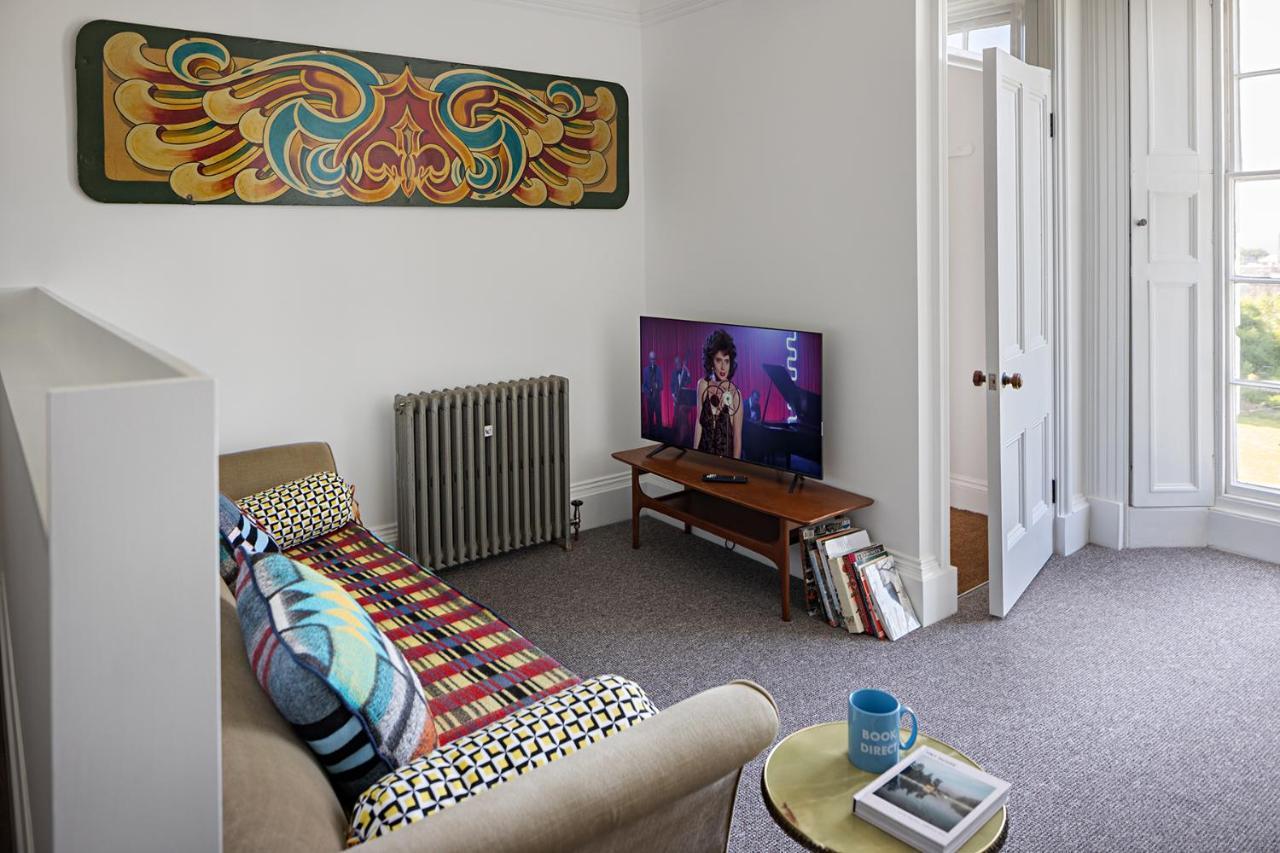 Paramount Apartments Ilfracombe, Arty Seaside Holiday Apartments Bagian luar foto