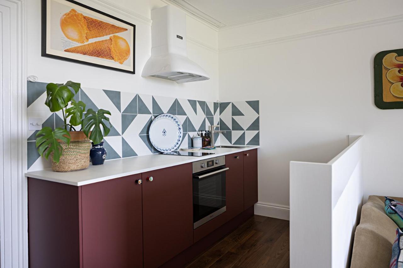 Paramount Apartments Ilfracombe, Arty Seaside Holiday Apartments Bagian luar foto