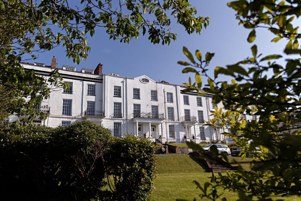 Paramount Apartments Ilfracombe, Arty Seaside Holiday Apartments Bagian luar foto