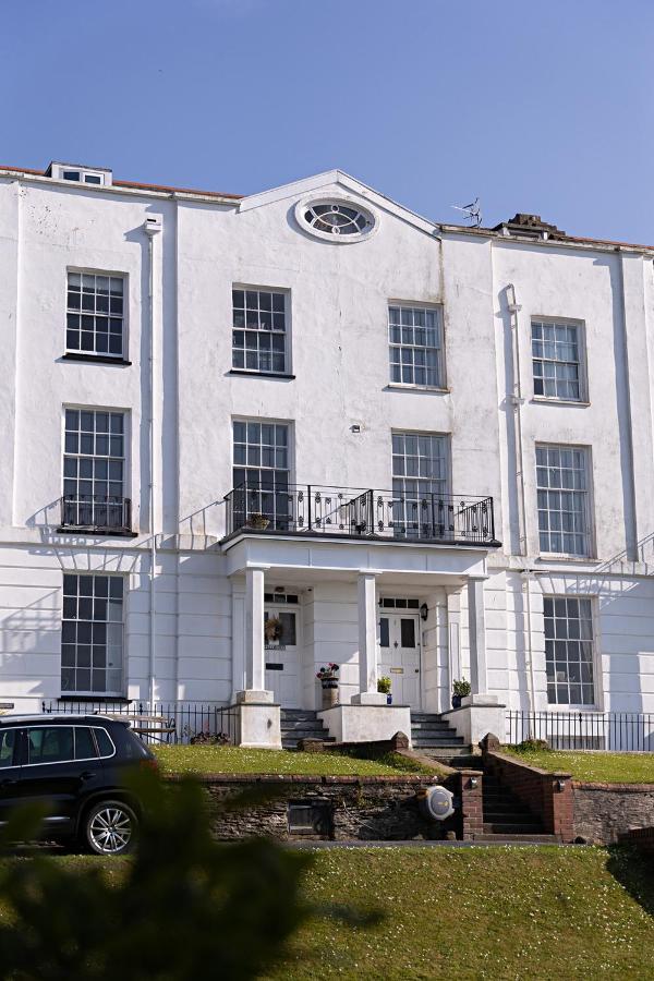 Paramount Apartments Ilfracombe, Arty Seaside Holiday Apartments Bagian luar foto