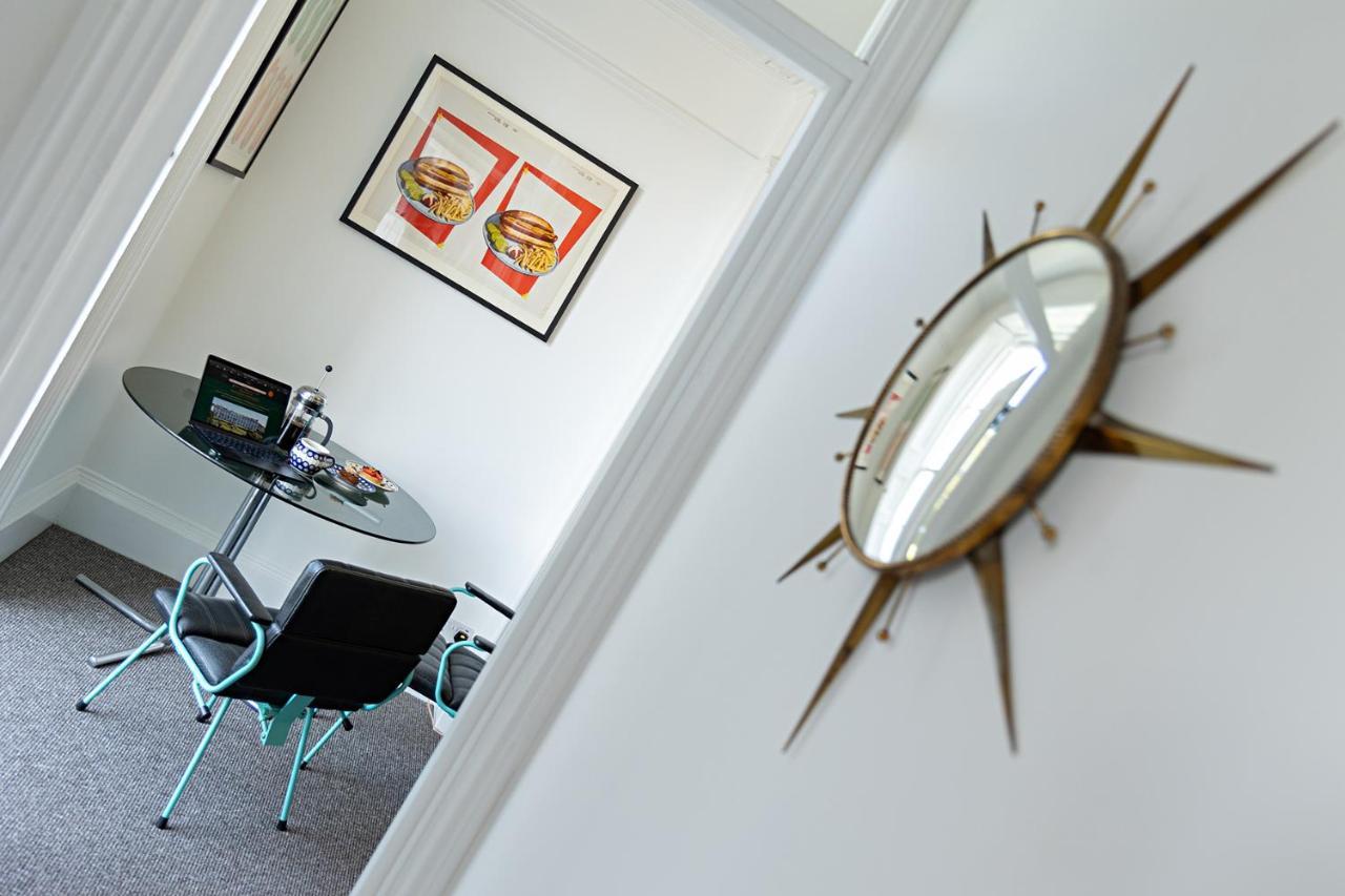 Paramount Apartments Ilfracombe, Arty Seaside Holiday Apartments Bagian luar foto