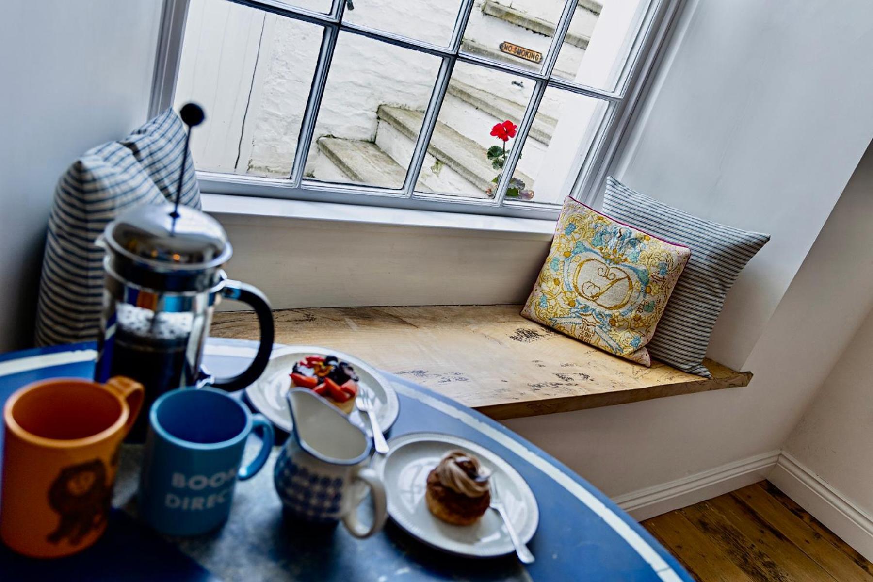 Paramount Apartments Ilfracombe, Arty Seaside Holiday Apartments Ruang foto