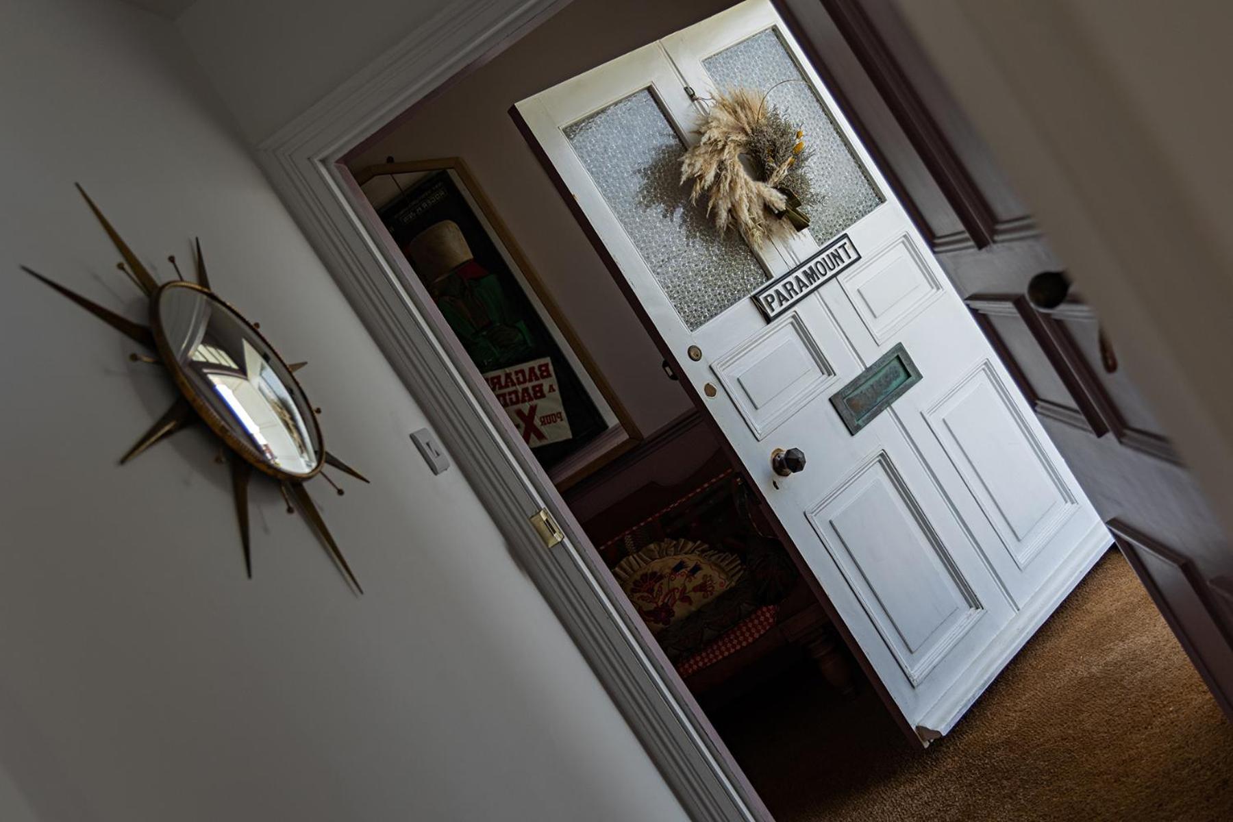 Paramount Apartments Ilfracombe, Arty Seaside Holiday Apartments Ruang foto